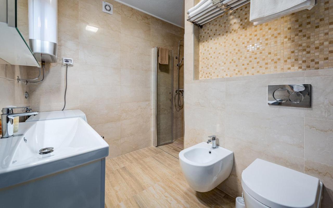Punta Mary House With Apartment Umag Exterior photo